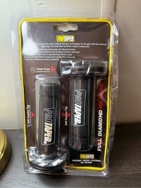 Black Full Diamond MX Grips - Pair